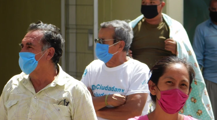 México informó que el cubrebocas en espacios cerrados ya no es obligatorio