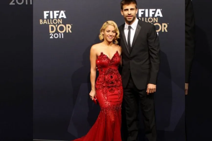Shakira y Pique FIFA BALLON 2011.jpg