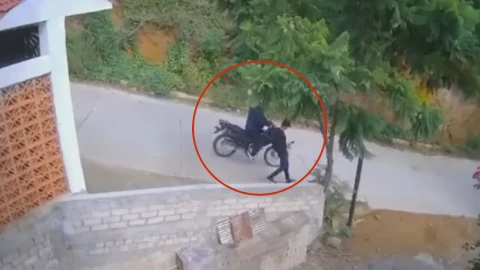 joven le roban el celular en Oaxaca video