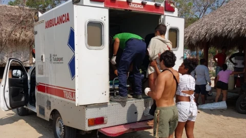 Maachetean a tres turistas argentinos en Chacahua, Oaxaca