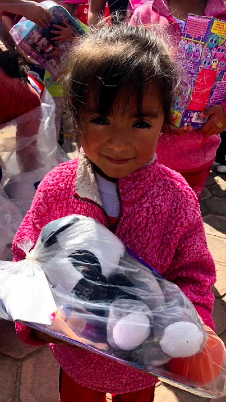 Entrega de juguetes en Xalostoc, Tlaxcala