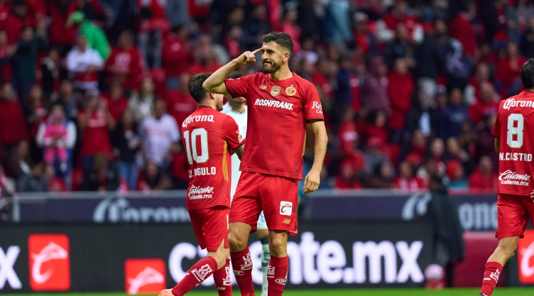 Joao Paulo Dias, delantero del Toluca, festeja gol en el Apertura 2025