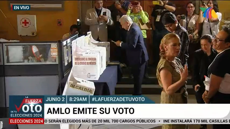 AMLO emite su voto en la CDMX