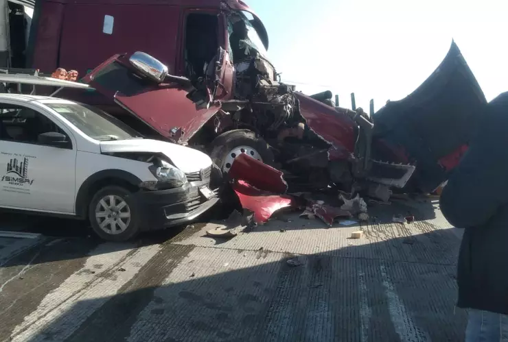 Cierran la México-Cuernavaca rumbo a Chilpancingo por carambola