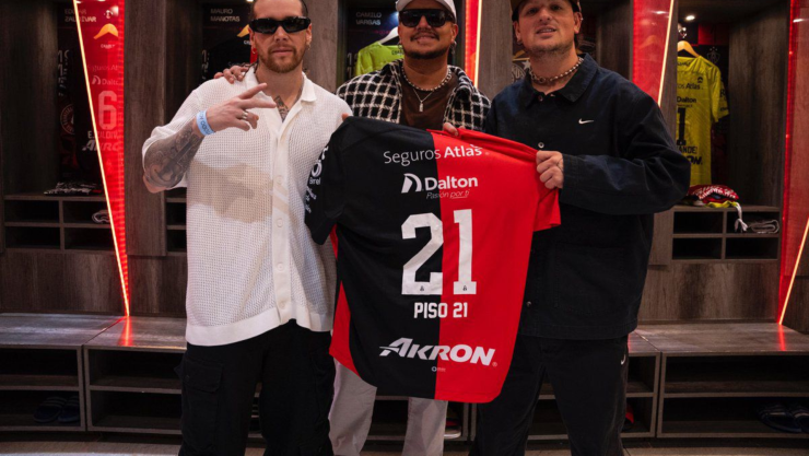 “Volverá, como la primera vez” Así llegó Piso 21 al partido de Atlas | FOTOS