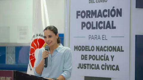 Entregan reconocimientos a policías en Cancún por su formación policial