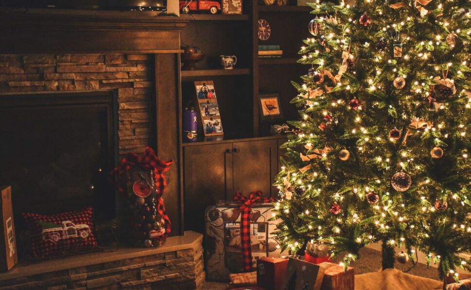 adornos Navidad personas felices