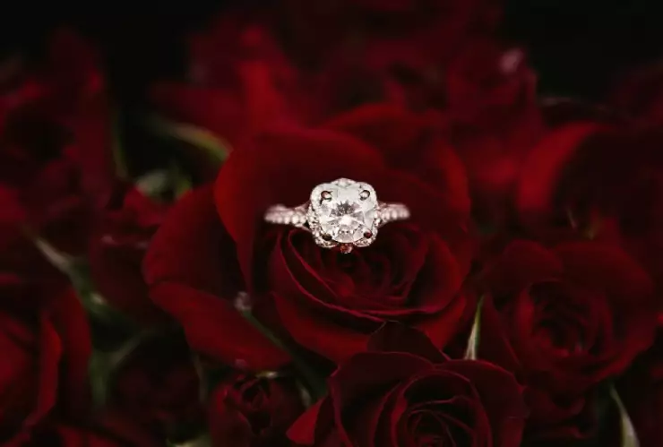 La manera en la que descubrió la infidelidad de su novio con el anillo de compromiso