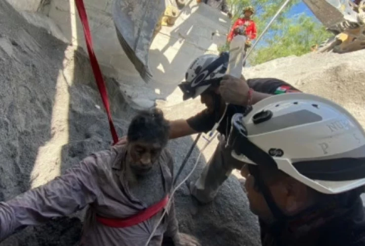 hombre queda atrapado bajo arena.jpg