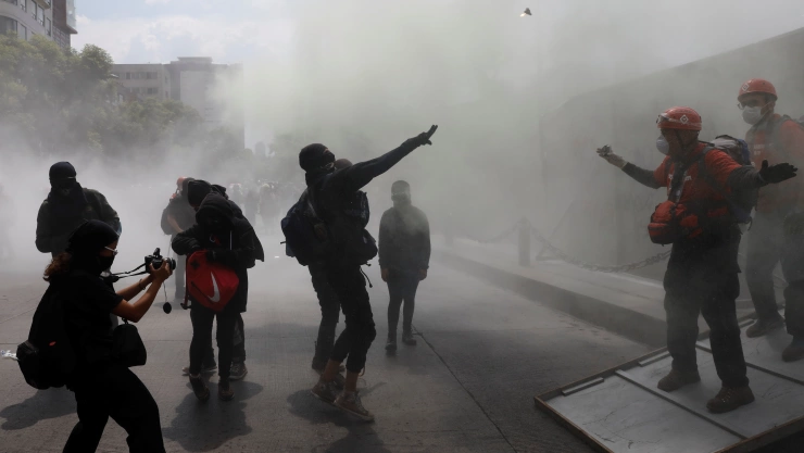 Marcha contra abuso policial termina en destrozos en el centro de la CDMX 