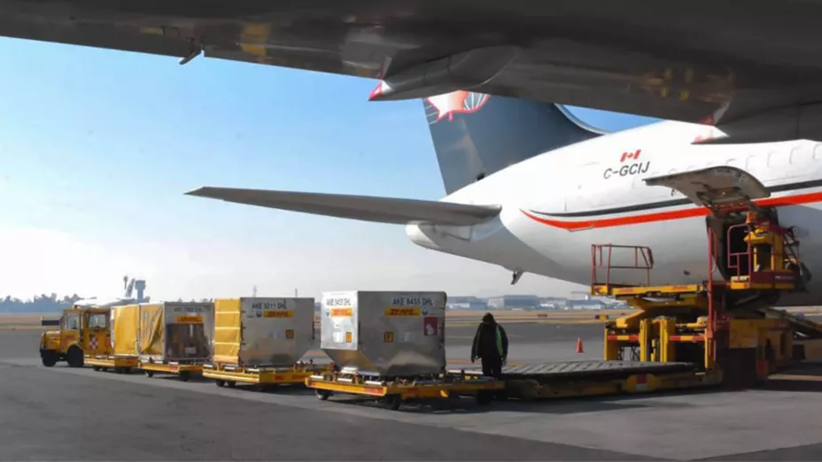 VACUNAS LLEGADA AVION 19 ENE 2021.jpg