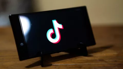 ¡Aterrador! Rostro de niño es derretido tras realizar un peligroso reto de TikTok; un líquido cayó en su cara