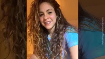 Shakira cabello suelto.jpg