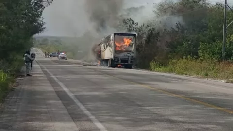 Se registran bloqueos en carreteras y autopistas hoy 1 de marzo de 2026