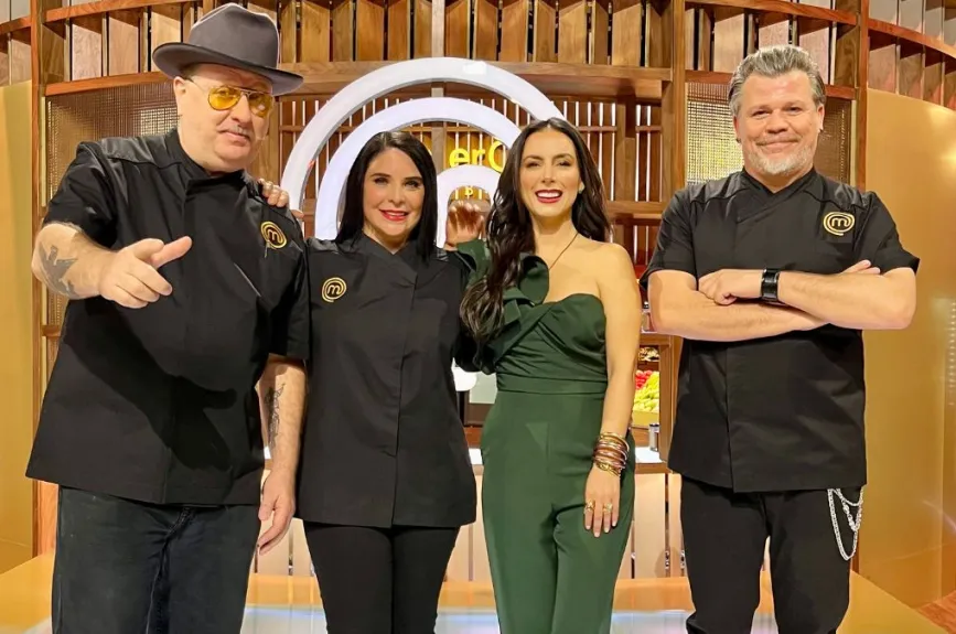 MasterChef Celebrity Generaciones es la nueva temporada que llegará próximamente a la pantalla de Azteca UNO y mientras llega, te mostramos las imágenes de las personalidades de esta entrega. | Foto: TV Azteca.