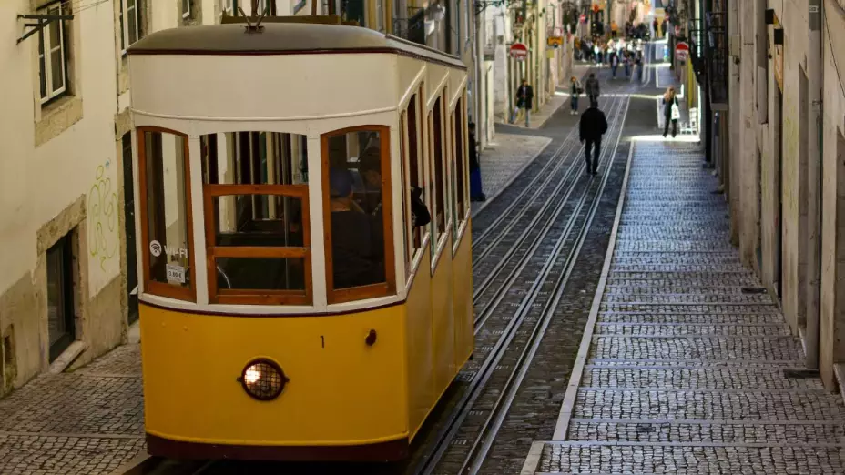 funicular-lisboa-portugal-descarrila-video