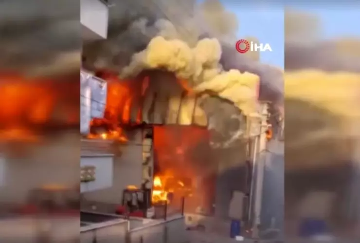 Seis muertos en un incendio que arrasa un almacén de perfumes en el noroeste de Turquía.