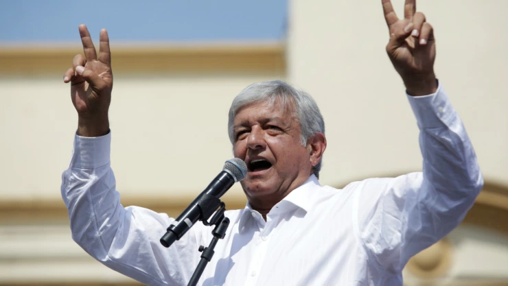 AMLO lidera las encuestas