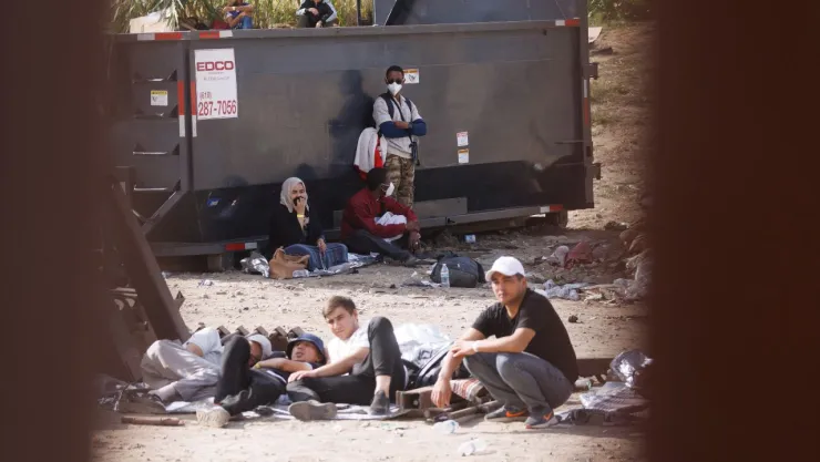 ola-de-migrantes-frontera-eu-mexico-eagle-pass-texas