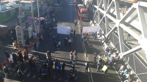 Transportistas bloquean vialidades en CDMX