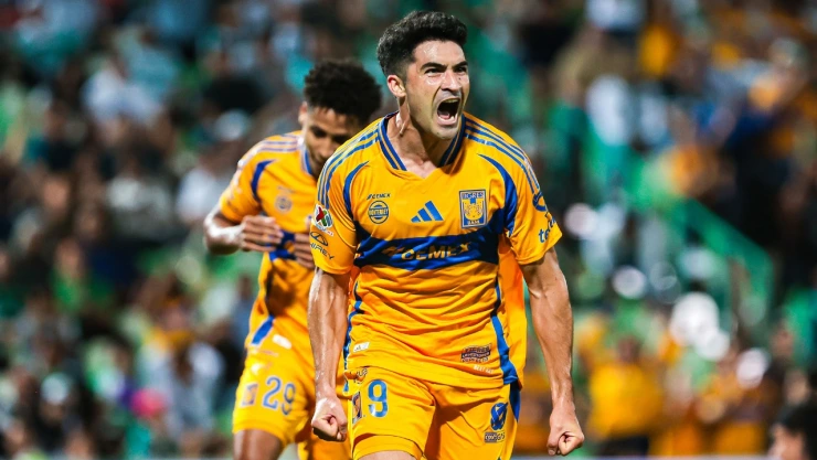 Nico Ibáñez festejando el gol ante Santos Apertura 2024
