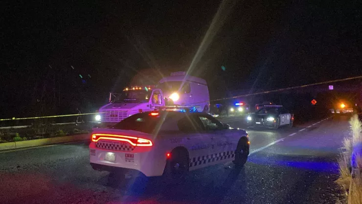 Camioneta con cuerpos al norte de Culiacán