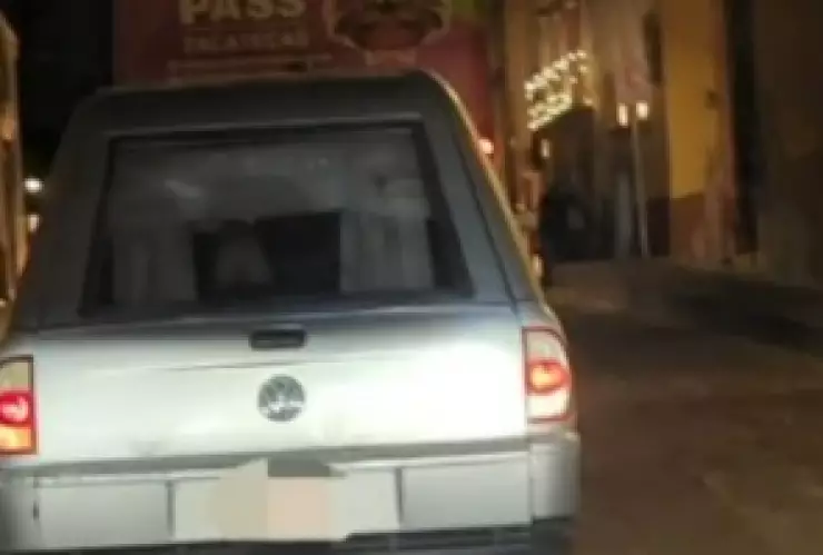 Niña fantasma carroza fúnebre