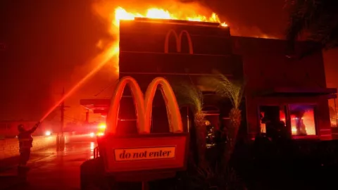 Incendios consumen MacDonald’s en Los Ángeles