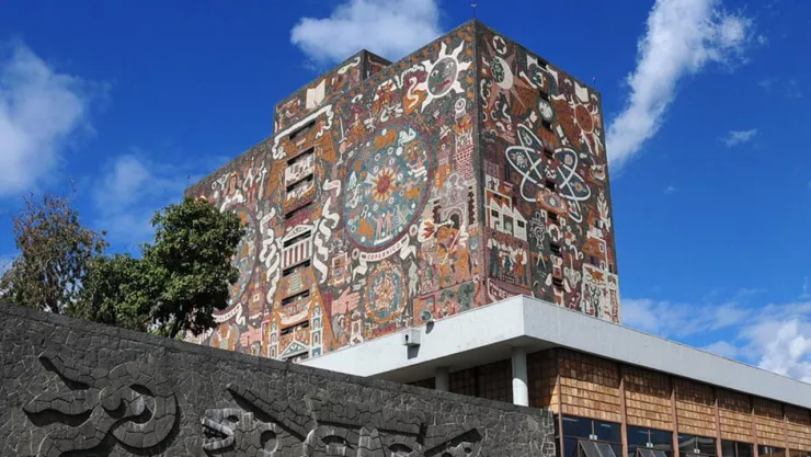 Edificio central de la UNAM localizado en Ciudad Universitaria.
