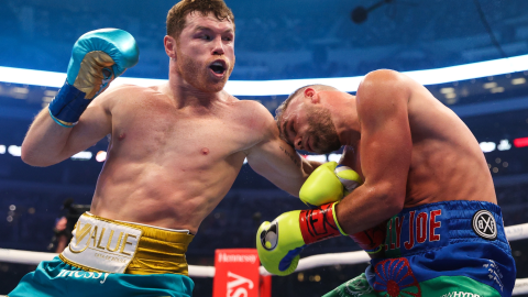 Sa&uacute;l Canelo &Aacute;lvarez fractur&oacute; a Billy Joe Saunders el 8 de mayo