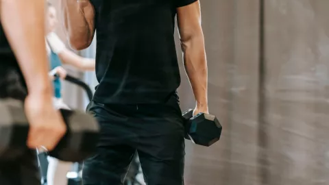 El paseo del granjero: fortalece tu cuerpo con este ejercicio