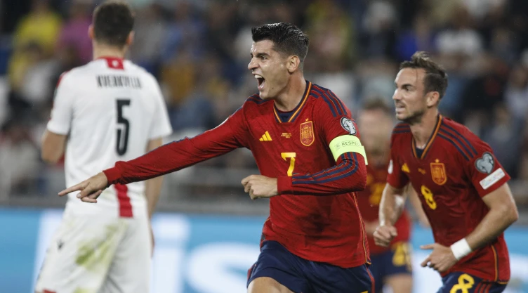 Álvavro Morata celebra un gol con España