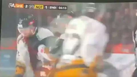 VIDEO_ Muere jugador de hockey sobre hielo tras recibir cortada con el patín.jpg
