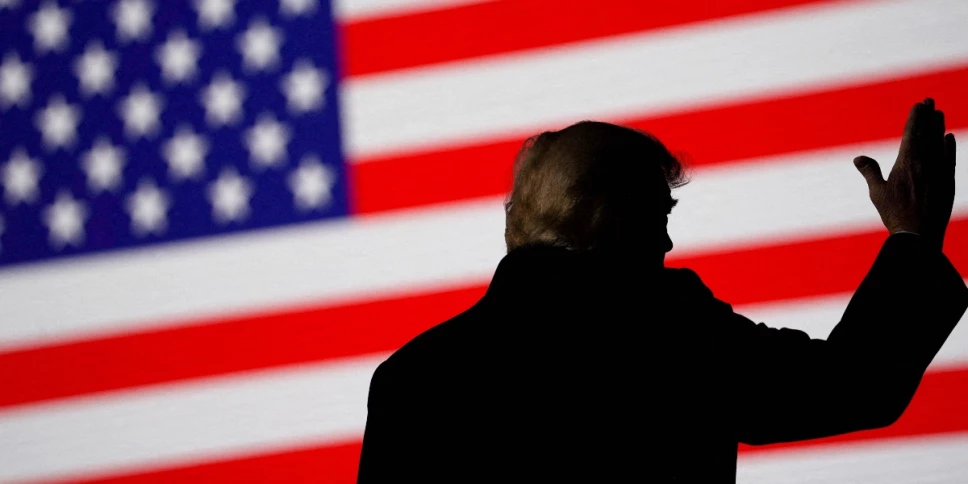 Donald Trump documentos baño.jpg