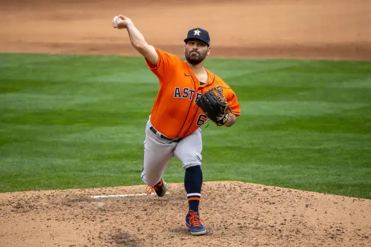 josé urquidy con Houston.jpg
