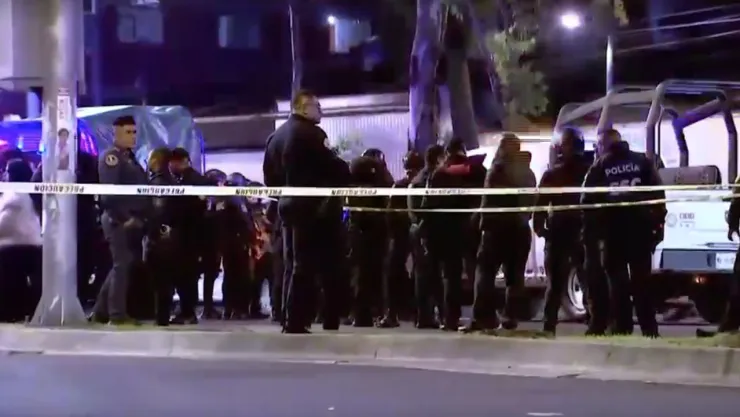 Asesinan a balazos a hombre en un auto en la Cuauhtémoc.