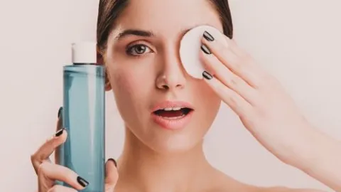 5 trucos de maquillaje con efecto ‘glow’ para devolverle la luz a la piel cansada después de los 30