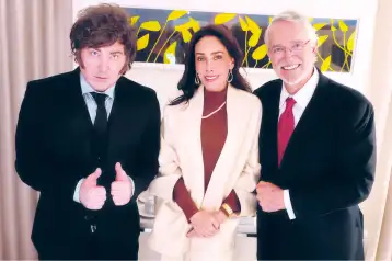 Javier Milei, María Laura Media de Salinas y Ricardo B. Salinas Pliego.