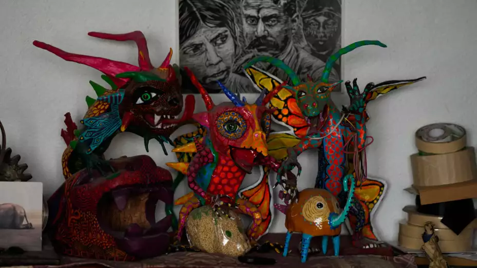 Alebrijes creados por el artista mexicano Israel Mondragón.