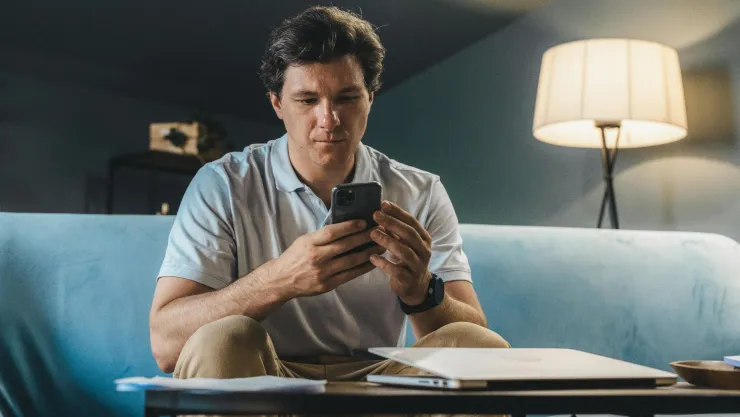 ¿Cuánto tiempo deberías pasar en el celular después de los 40 años?.jpg