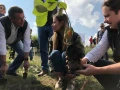 Natalia Valenzuela se unió para conocer la técnica y sembrar correctamente sus árboles