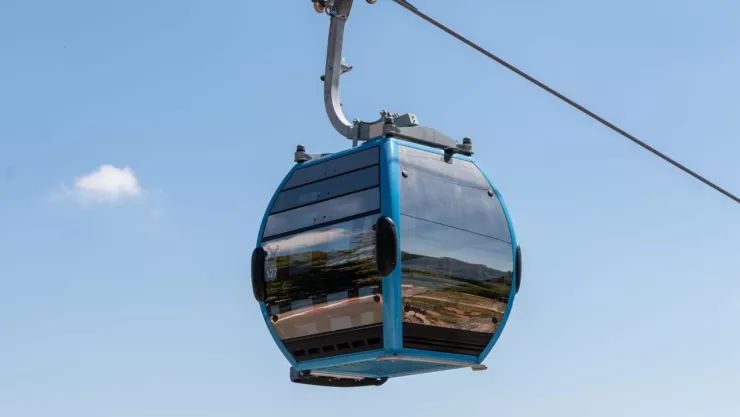 Cae de teleférico y muere