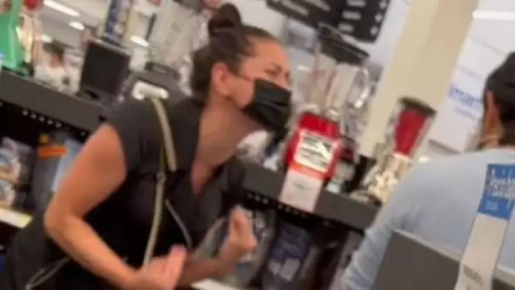 Video Se pelea con su esposo porque no le compró una licuadora