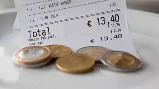 ¿Cuánto dejas de propina Esto dice Profeco al respecto