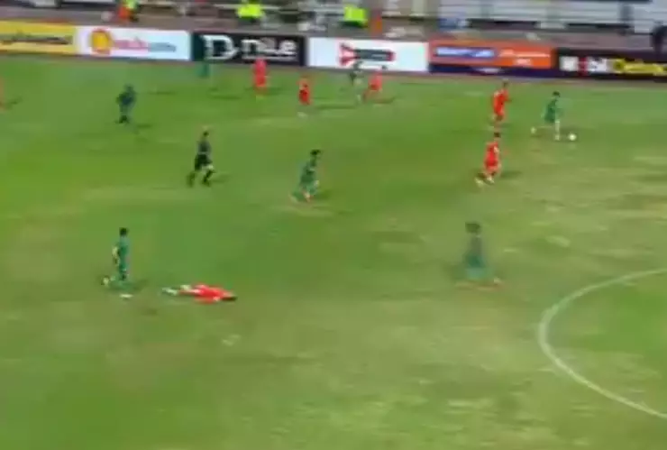 muere futbolista partido futbol egipto video