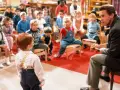 Arnold-Schwarzenegger-detective-en-el-kinder