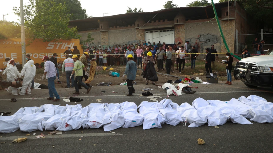 Cuerpos de migrantes tras accidente en Tuxtla Gutiérrez, Chiapas.