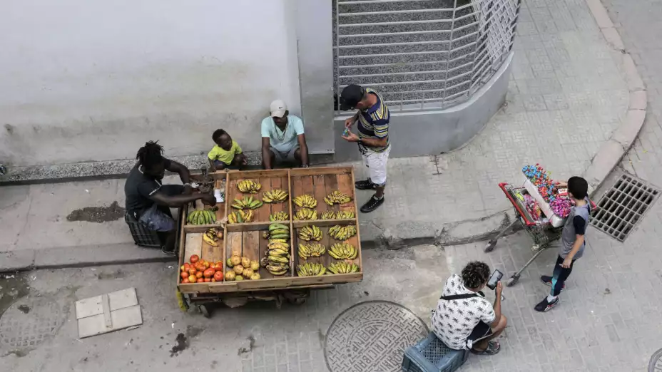 Vendedor de platanos en Cuba.
