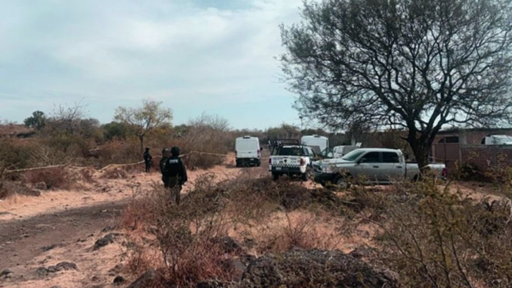 Guanajuato incendian camión de pasajeros en carretera de Salvatierra- Yuriria, en Guanajuato