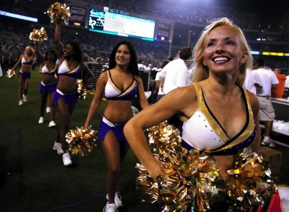 Molly Shattuck, exporrista de los Cuervos de Baltimore, fue arrestada y acusada de por abusar de un menor de edad.